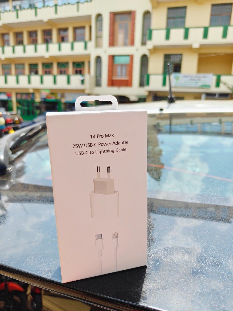 14 Pro Max 25W USB-C Power Adapter